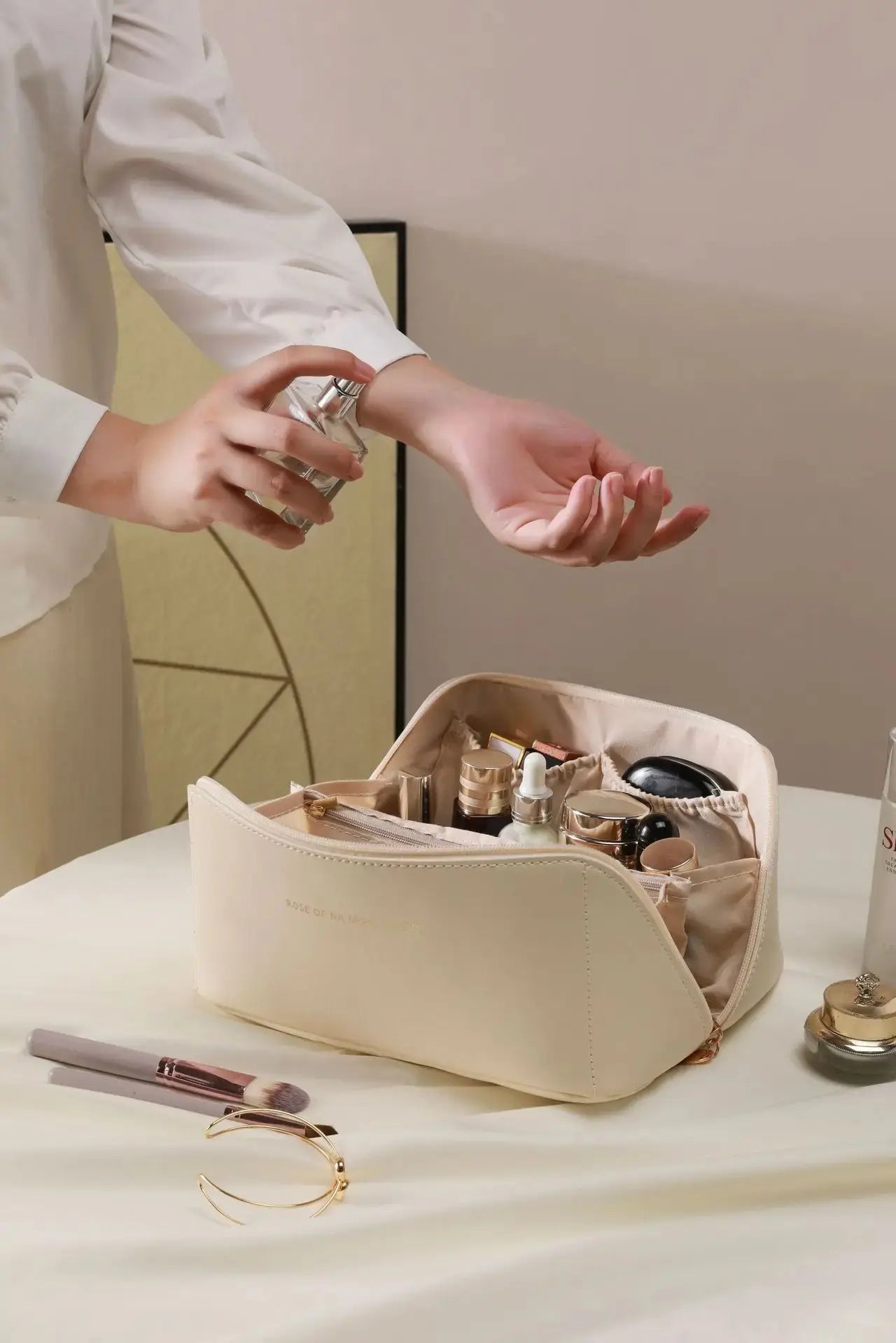 Cosmetics Storage Kit Large Capacity Travel Toiletry Bag Makeup Bag Ins Advanced Sense Portable Cosmetic Storage Bag